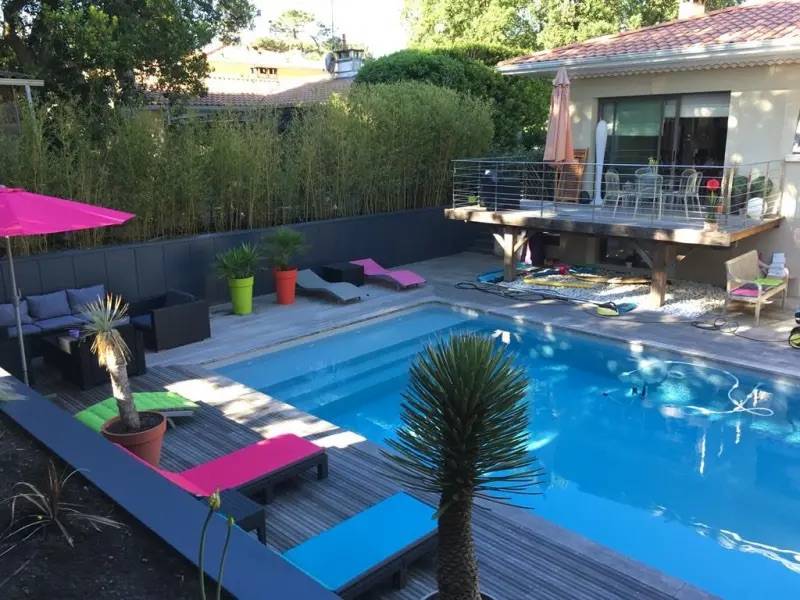 Aux Abatilles, belle villa contemporaine avec piscine et dépendance  