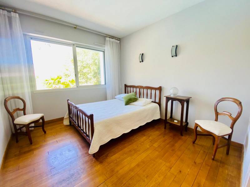 Villa sans vis à vis avec piscine aux Abatilles