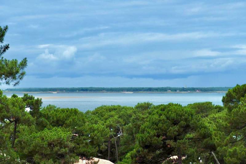 Annonce archivée Villa exceptionnelle au calme avec vue sur le Bassin à 600 mètres de la plage du Pyla sur Mer 