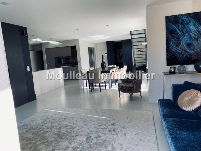 belle maison d'architecte a vendre à la Hume Gujan